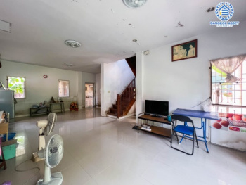 *****บ้านแฝดมือสองนนทบุรี ม.บุรีรมย์ วงแหวนฯ-ปิ่นเกล้า (ซ.วัดพระเงิน) เนื้อที่ 36.3 ตร.ว. ฟังก์ชัน 3 ห้องนอน 2 ห้องน้ำ 1 ที่จอดรถ บ้านต่อเติมครัวแล้ว บนทำเลดี ใกล้เซ็นทรัลเวสต์เกต, รถไฟฟ้าสายสีม่วง "สถานีตลาดบางใหญ่" และทางด่วน "ศรีรัช" ในราคาสุดพิเศษ!